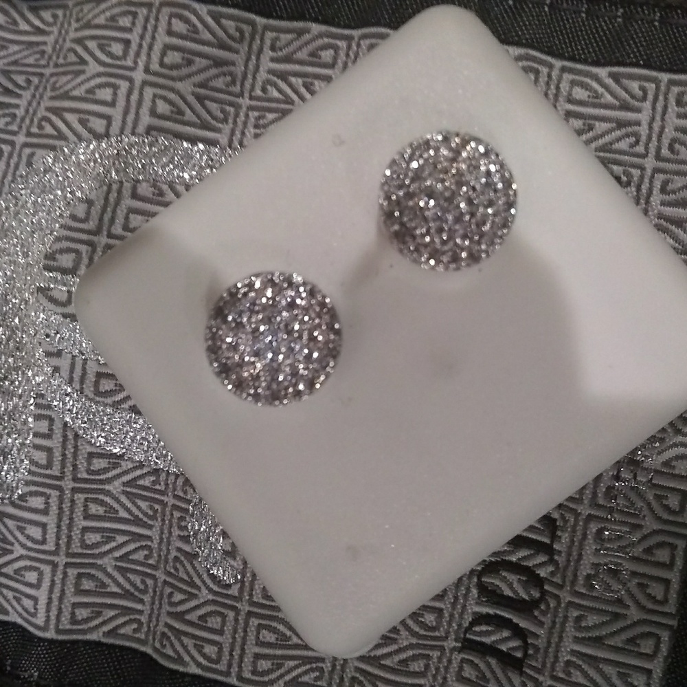 💋❣️ Beautful Earrings!! Simply Stunning!